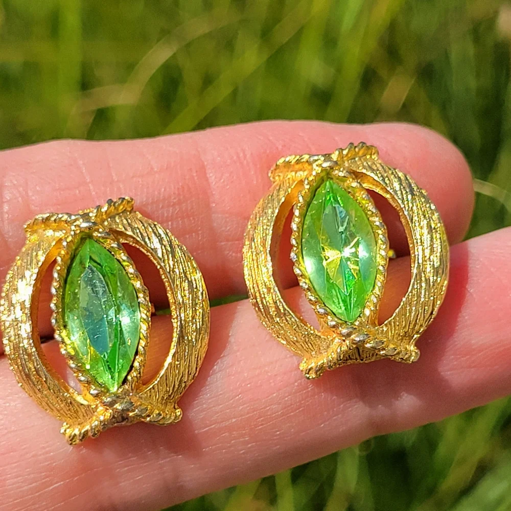 Vintage Cufflinks Green Rhinestone & Gold-tone Corded Metalwork ~ Snazzy! Retro!